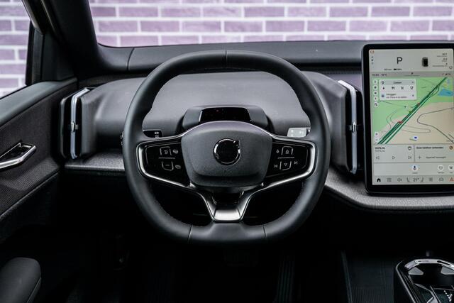 Volvo EX30 P5 Long Range Plus Black Edition Europa 69 kWh | Black Interieur | 20" | Elektrische voorstoelen | Stoel & Stuurverwarming | Harman/Kardon |