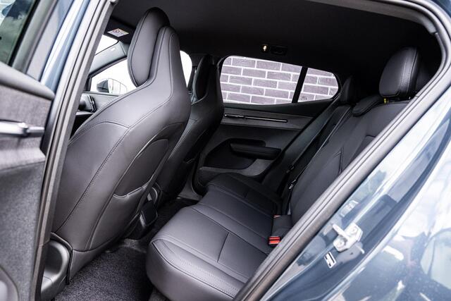 Volvo EX30 P5 Long Range Plus Black Edition Europa 69 kWh | Black Interieur | 20" | Elektrische voorstoelen | Stoel & Stuurverwarming | Harman/Kardon |