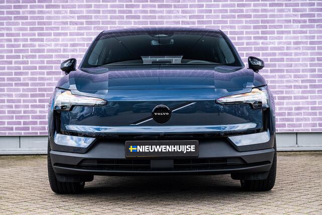 Volvo EX30 P5 Long Range Plus Black Edition Europa 69 kWh | Black Interieur | 20" | Elektrische voorstoelen | Stoel & Stuurverwarming | Harman/Kardon |