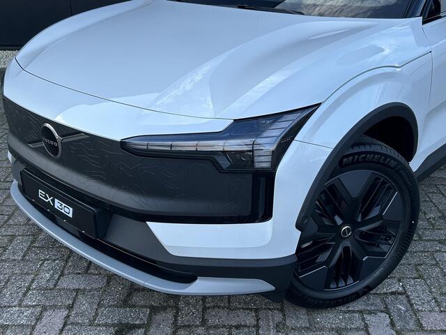 Volvo EX30 Cross Country P5 Long Range Plus Europa 69 kWh Elektrische stoelverstelling / Harman Kardon Audio / Elektr.bed. achterklep / parkeercamera achter