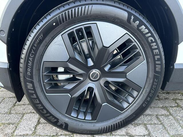 Volvo EX30 Cross Country P5 Long Range Plus Europa 69 kWh Elektrische stoelverstelling / Harman Kardon Audio / Elektr.bed. achterklep / parkeercamera achter