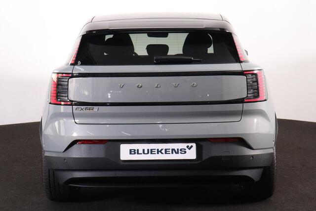 Volvo EX30 Single Motor Extended Range Ultra 69 kWh - Panoramadak - Climate Pack - IntelliSafe Assist - 360º Camera - Harman Kardon audio - Verwarmde voorstoelen & stuur - Parkeersensoren voor & achter - Elektr. bedienb. voorstoelen met geheugen - Extra getint glas - 20'' LMV