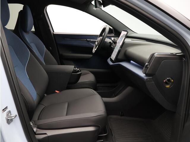 Volvo EX30 Single Motor Extended Range Plus 69 kWh / Stoel+Stuurverwarming / Getint Glas / Harman Kardon / Adaptive Cruise / BLIS / Keyless /