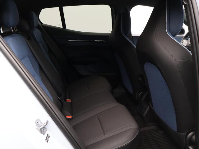 Volvo EX30 Single Motor Extended Range Plus 69 kWh / Stoel+Stuurverwarming / Getint Glas / Harman Kardon / Adaptive Cruise / BLIS / Keyless /