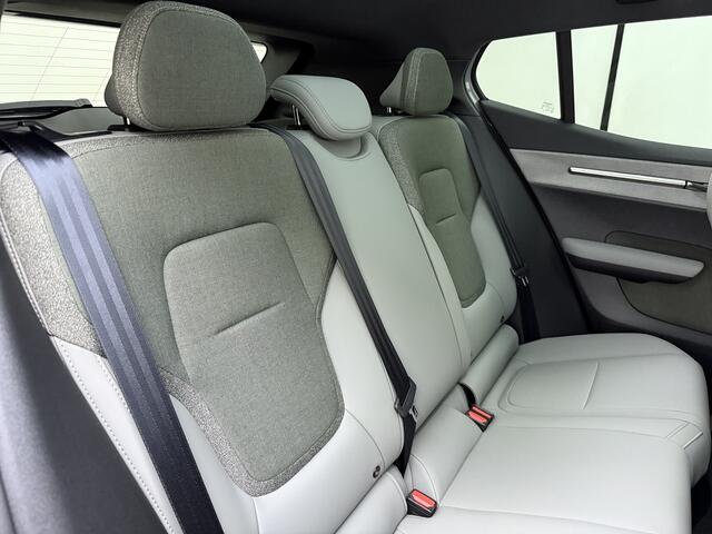 Volvo EX30 Cross Country Twin Motor Performance Ultra / 4X4 / Panoramdak / 360 Camera / Elektr. Stoelen / Stoelverwarming + Stuurw. Verwarming / Getint Glas Achter / Google / Harman Kardon Audio /