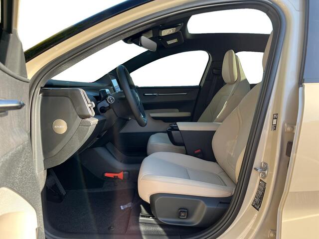 Volvo EX30 P5 Long Range Ultra Europa 69 kWh | Panoramadak | Harvest interieur| 360° camera | Harman/Kardon