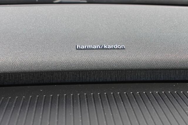 Volvo EX30 P5 Long Range Plus Europa 69 kWh Google infotainment / Getint glas vanaf de B-stijl / Stoelverwarming / Stuurwielverwarming / 19" lichtmetalen velgen