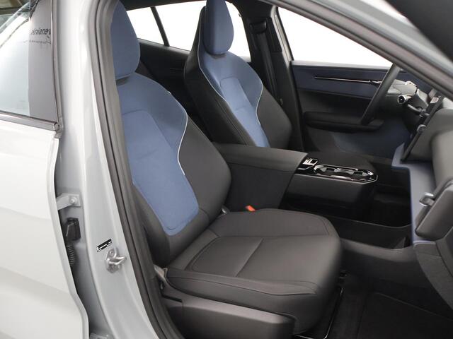 Volvo EX30 Single Motor Core 51 kWh | Navigatie | Climate Contrrol | Parkeercamera | Apple Carplay / Android Auto | – foto 10