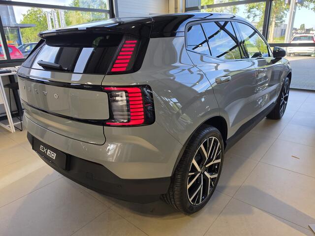 Volvo EX30 P5 Long Range Plus Europa 69 kWhe Plus Europa 69 kWh | Elektrisch verstelbare voorstoelen | 20"wielen | Zwart dak | Stoelverwarming – foto 4