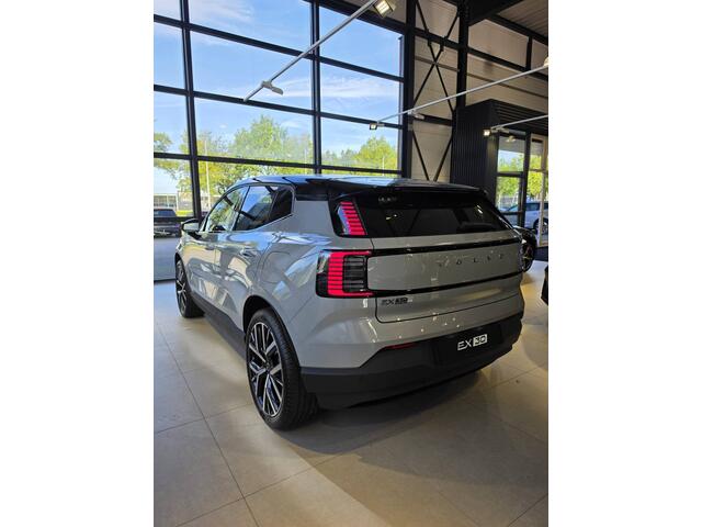 Volvo EX30 P5 Long Range Plus Europa 69 kWhe Plus Europa 69 kWh | Elektrisch verstelbare voorstoelen | 20"wielen | Zwart dak | Stoelverwarming – foto 5