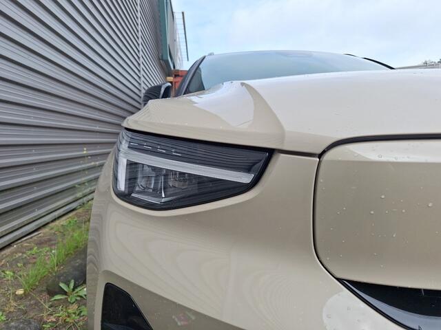 Volvo EX40 Extended Range Plus 82 kWh / Sand Dune Metallic / Dawn Fusion interieur / Black Sheep pakket /