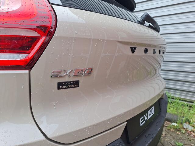 Volvo EX40 Extended Range Plus 82 kWh / Sand Dune Metallic / Dawn Fusion interieur / Black Sheep pakket /
