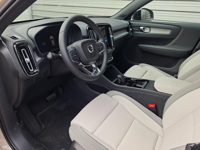 Volvo EX40 Extended Range Plus 82 kWh / Sand Dune Metallic / Dawn Fusion interieur / Black Sheep pakket /