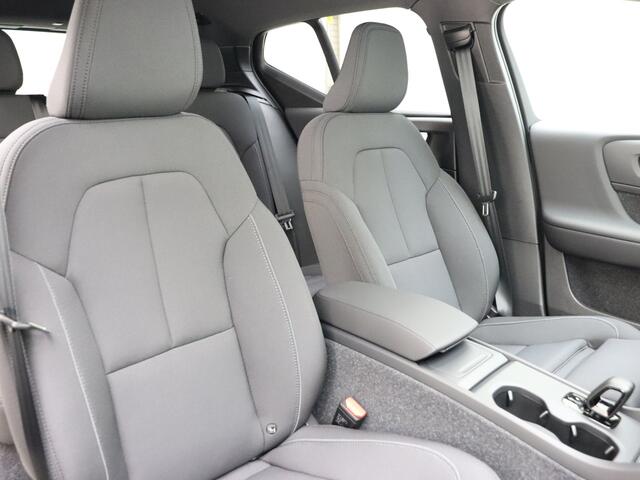 Volvo EX40 Extended Range Business Edition / 1.000 km's / DEMO DEAL / Adapt. Cruise / BLIS / 360 Camera / Stoel + Stuurw. verwarming / getint glas / 19'' Velgen /