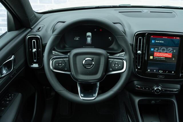 Volvo EX40 Single Motor Extended Range Plus | Google | Elek. Stoelen | Dak in Black Stone | Memory | Getint Glas | Adaptieve Cruise | Elek. Achterklep | Stoel-/Stuurverwarming | 20" LM