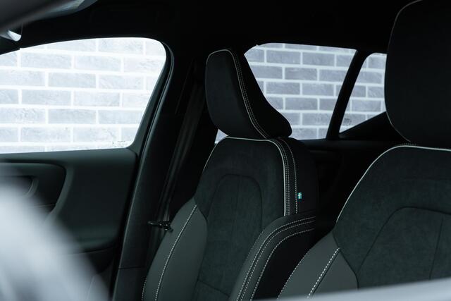 Volvo EX40 Single Motor Extended Range Plus | Google | Elek. Stoelen | Dak in Black Stone | Memory | Getint Glas | Adaptieve Cruise | Elek. Achterklep | Stoel-/Stuurverwarming | 20" LM
