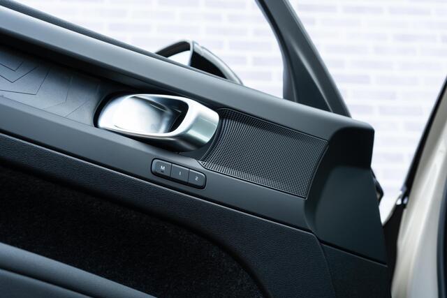 Volvo EX40 Single Motor Extended Range Plus | Google | Elek. Stoelen | Dak in Black Stone | Memory | Getint Glas | Adaptieve Cruise | Elek. Achterklep | Stoel-/Stuurverwarming | 20" LM
