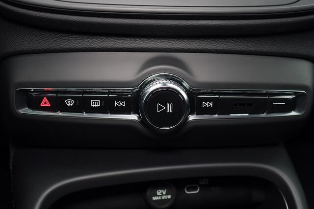 Volvo EX40 Single Motor Essential 70 kWh - Google Infotainment - Lederen bekleding - Cruise Control - Verwarmbare voorstoelen - 20' lmv - Glossy Black accenten