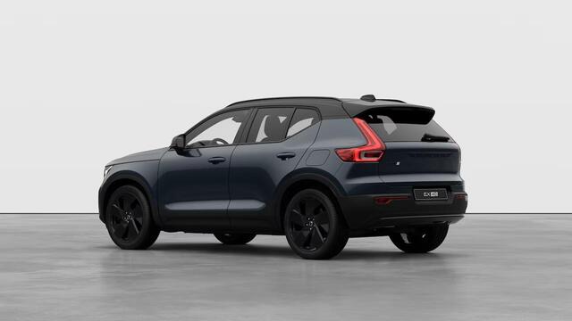 Volvo EX40 Single Motor Extended Range Ultra Black Edition | Extra Donker Getint Glas | Schuif/Kantel Panoramadak | 360º Parkeercamera | Stoelverwarming V+A | Elektrisch Verstelbare Voorstoelen |