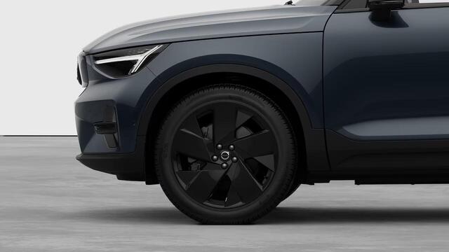 Volvo EX40 Single Motor Extended Range Ultra Black Edition | Extra Donker Getint Glas | Schuif/Kantel Panoramadak | 360º Parkeercamera | Stoelverwarming V+A | Elektrisch Verstelbare Voorstoelen |