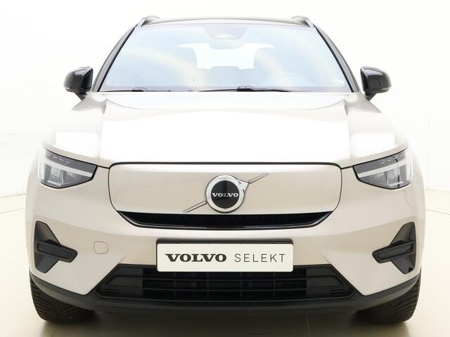 Volvo EX40 Extended Range Plus 82 kWh / ¤ 7.500,- Voorraadkorting / 3 jaar gratis onderhoud / Nieuw op voorraad / El. Trekhaak / Warmtepomp / Stoel + Stuurw. Verwarming /