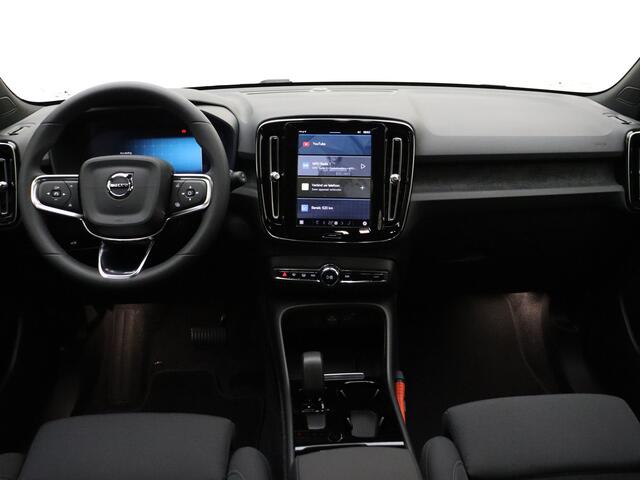 Volvo EX40 Extended Range Plus 82 kWh / ¤ 7.500,- Voorraadkorting / 3 jaar gratis onderhoud / Nieuw op voorraad / El. Trekhaak / Warmtepomp / Stoel + Stuurw. Verwarming /
