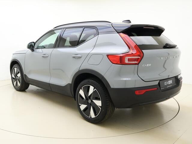 Volvo EX40 Extended Range Plus 82 kWh / Stoel /- en stuurverwarming / Warmtepomp / Extra getint glas / Zwart dak /