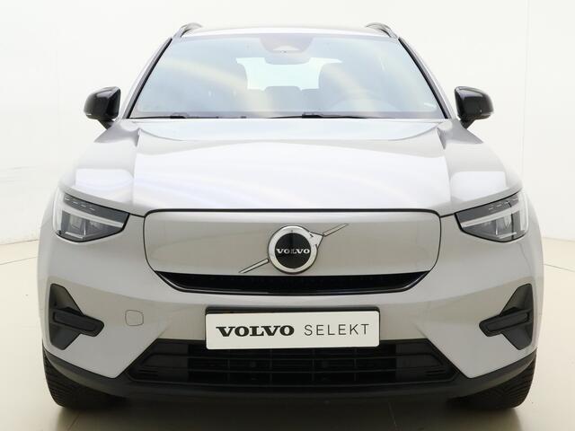 Volvo EX40 Extended Range Plus 82 kWh / NIEUW / DIRECT LEVERBAAR / Trekhaak / Camera / ACC / Blis /Stoelverwarming/ All seasons / Warmtepomp