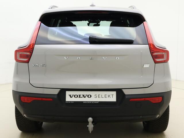 Volvo EX40 Extended Range Plus 82 kWh / NIEUW / DIRECT LEVERBAAR / Trekhaak / Camera / ACC / Blis /Stoelverwarming/ All seasons / Warmtepomp