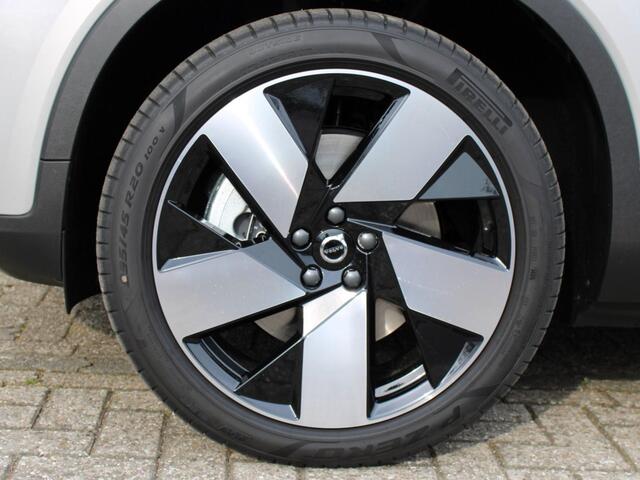 Volvo EX40 Single Motor Extended Range Plus Automaat / Privacy Glass / 20" velgen / Black Stone dak / Microtech Nubuck interieur / Google Maps