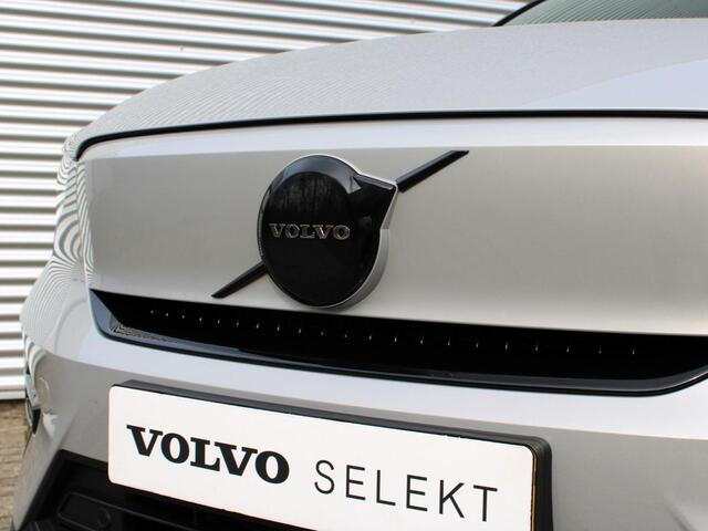 Volvo EX40 Single Motor Extended Range Plus Automaat / Privacy Glass / 20" velgen / Black Stone dak / Microtech Nubuck interieur / Google Maps
