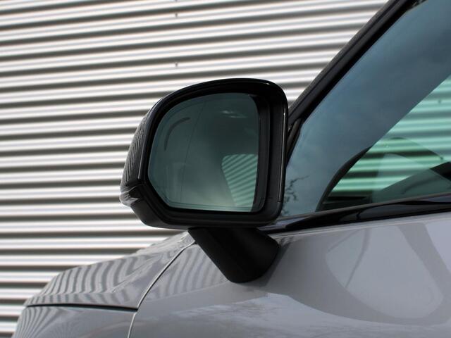 Volvo EX40 Single Motor Extended Range Plus Automaat / Privacy Glass / 20" velgen / Black Stone dak / Microtech Nubuck interieur / Google Maps