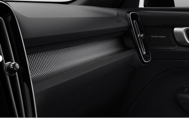 Volvo EX40 Single Motor Extended Range Ultra Black Ed. 82 kWh | Pixel LED koplampen | Panorama dak | 360° Camera | Harman/Kardon | elektrisch verstelbare voorstoelen met memory | Getint glas | 20" |