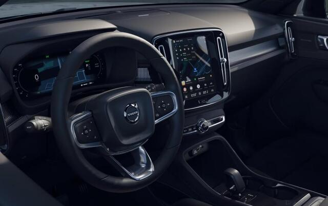 Volvo EX40 Single Motor Extended Range Ultra Black Edition | Harman Kardon | 20" | Panoramadak | Donker Glas | Power Seats |