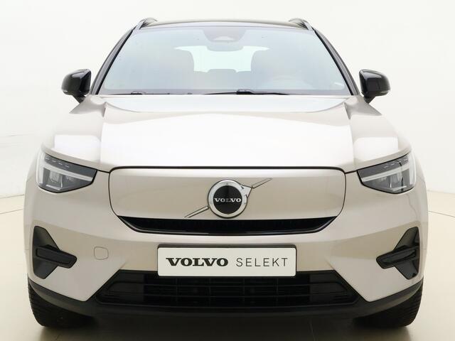 Volvo EX40 Extended Range Plus 82 kWh / ¤ 7.500,- Voorraadkorting / 3 jaar gratis onderhoud / Nieuw op voorraad / El. Trekhaak / Warmtepomp / Stoel + Stuurw. Verwarming /