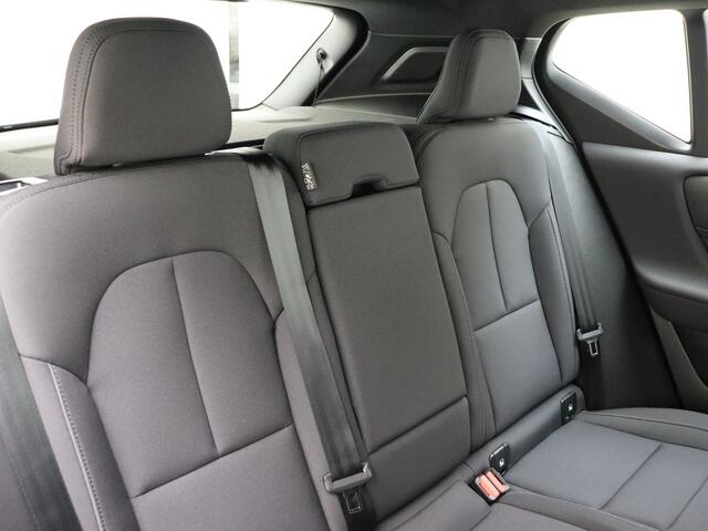 Volvo EX40 Extended Range Plus 82 kWh / ¤ 7.500,- Voorraadkorting / 3 jaar gratis onderhoud / Nieuw op voorraad / El. Trekhaak / Warmtepomp / Stoel + Stuurw. Verwarming /
