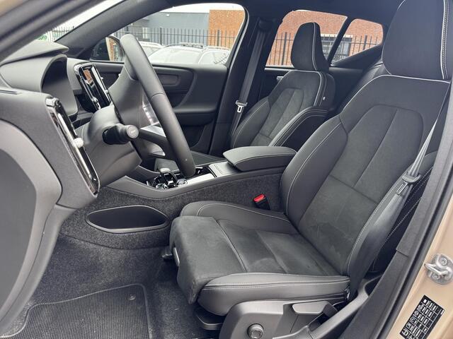 Volvo EX40 Single Motor Plus 70 kWh | Stoel-/Stuurverwarming | Keyless | Adaptive Cruise Control | 19 inch | BLIS | Trekhaak