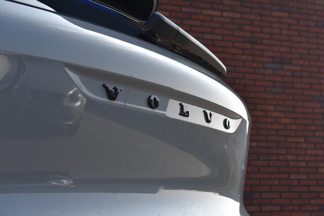 Volvo EX40 Single Motor 252PK Extended Range Plus 82 kWh | 20'' | Getint Glas | Black Pack |