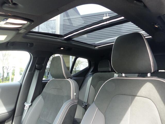 Volvo EX40 Single Motor Extended Range Ultra Black Ed. 82 kWh