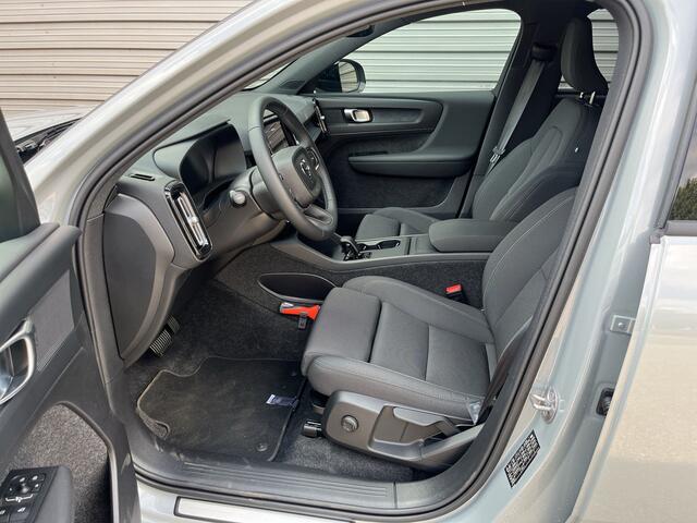 Volvo EX40 Single Motor Extended Range Business Ed. 82 kWh / Fiscale waarde 51.8252 / Adaptieve cruise control / 360 camera / Nieuw uit voorraad /