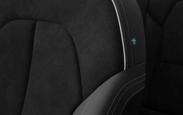 Volvo EX40 252PK Auotmaat Single Motor Extended Range Plus Panoramadak / Apple Carplay / Android Auto / Harman kardon audio / Adaptive cruise control / Pilot assist / Lichtmetalen velgen /