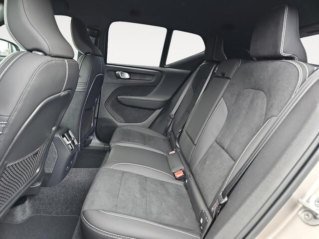 Volvo EX40 Single Motor Extended Range Plus 82 kWh | Stoelverwarming | Extra getint glas | Nubuck interieur | Achteruitrijcamera |