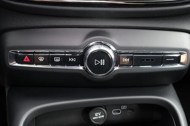 Volvo EX40 Single Motor Extended Range Core - Adaptive Cruise Control - Google Infotainment - Parkeercamera achter - Parkeersensoren voor & achter - Apple Carplay / Android Auto - 19' LMV