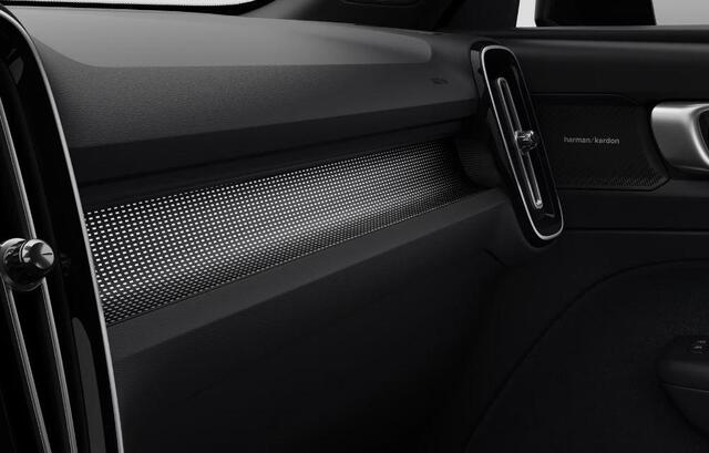 Volvo EX40 Single Motor Extended Range Plus 82 kWh / Panoramadak / Harman Kardon / 360 camera / Microtech/Nubuck / 20'' 5-Spaaks Black Diamond Cut