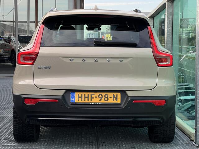 Volvo EX40 Single Motor Extended Range Plus 82 kWh Verwarmde voorstoelen, Verwarmd stuur, Keyless entry, semi electrische trekhaak, Parkeerverwarming.