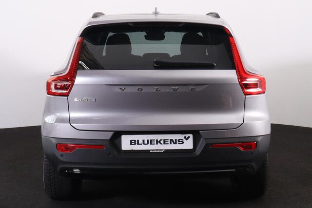 Volvo EX40 Single Motor Extended Range Business Ed. 82 kWh - Intellisafe Assist & Surround - Parkeercamera achter - Verwarmde voorstoelen & stuur - Parkeersensoren voor & achter - Warmtepomp - Google Maps - 19' LMV - All Season Banden