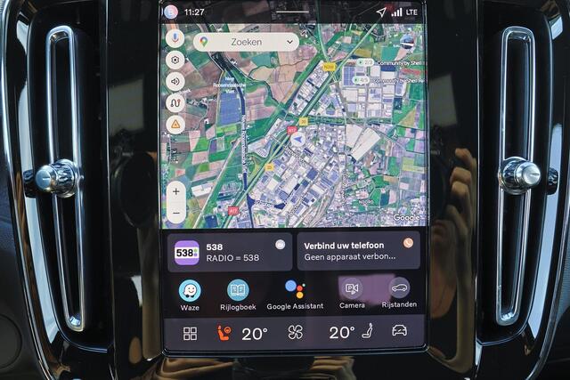 Volvo EX40 Single Motor Extended Range Business Ed. 82 kWh - Intellisafe Assist & Surround - Parkeercamera achter - Verwarmde voorstoelen & stuur - Parkeersensoren voor & achter - Warmtepomp - Google Maps - 19' LMV - All Season Banden