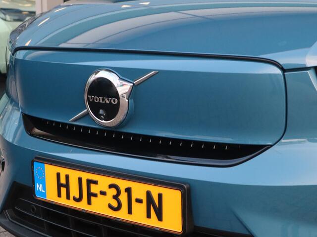 Volvo EX40 Single Motor Extended Range Ultra 82 kWh | Schuif-/ kanteldak| Keyless Entry| 360* Camera| Verwarmbare voorstoelen| Stuurwielverwarming|