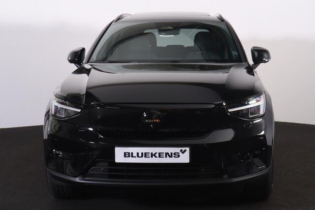Volvo EX40 Twin Motor Performance Ultra Black Edition 82 kWh - Panorama/schuifdak - IntelliSafe Assist & Surround - 360º Camera - Harman/Kardon audio - Verwarmde voorstoelen, stuur & achterbank - Parkeersensoren voor & achter - Elektr. bedienb. voorstoelen met geheu