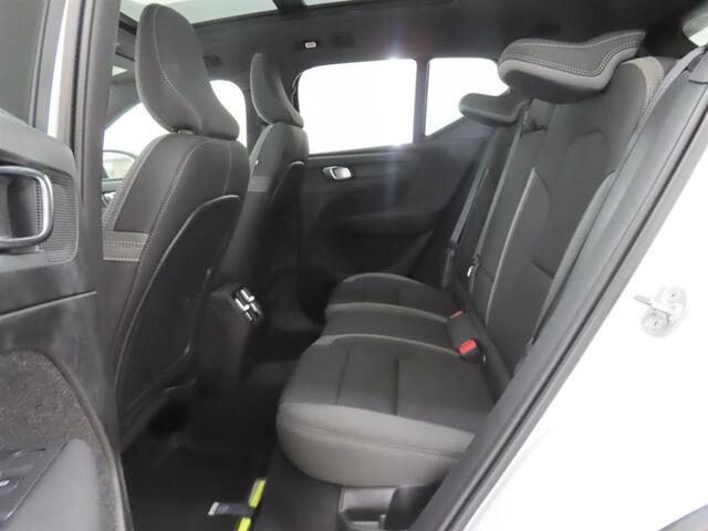 Volvo EX40 Single Motor Extended Range Ultra 82 kWh 17% Bijtelling | Panorama-schuifdak | PBlis | Adaptieve Cruise controle | Google | Stuur + Stoel verwarming | 360° Camera | VOL